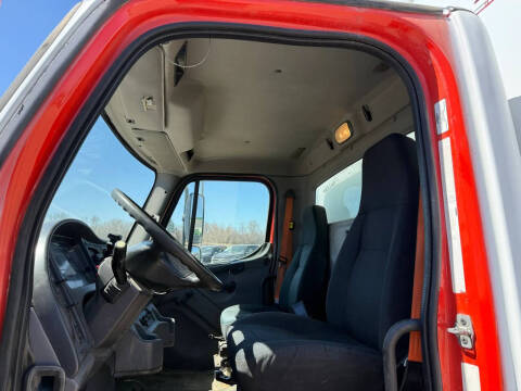 2013 Freightliner M2 106
