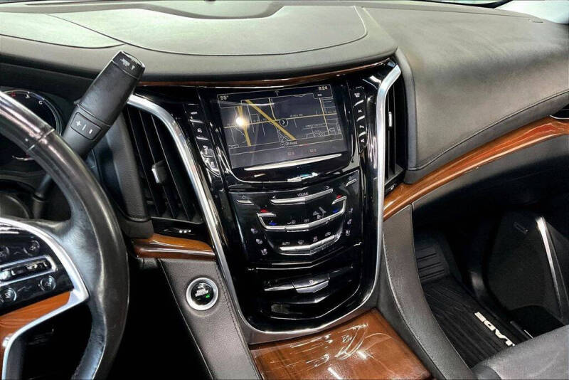 2017 Cadillac Escalade Luxury