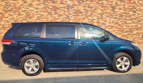 2011 Toyota Sienna LE 7-Passenger Auto Access Seat