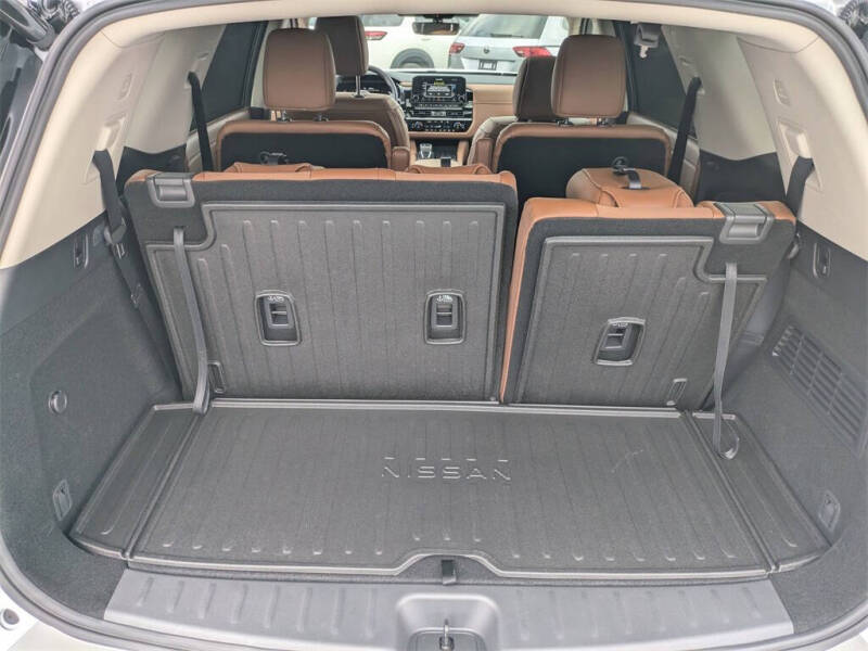 2025 Nissan Pathfinder Platinum