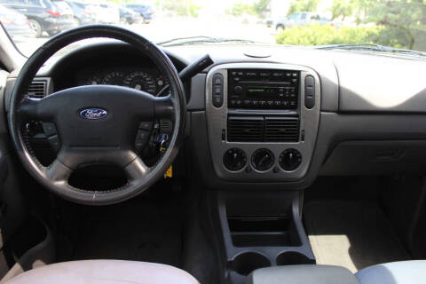 2004 Ford Explorer XLT