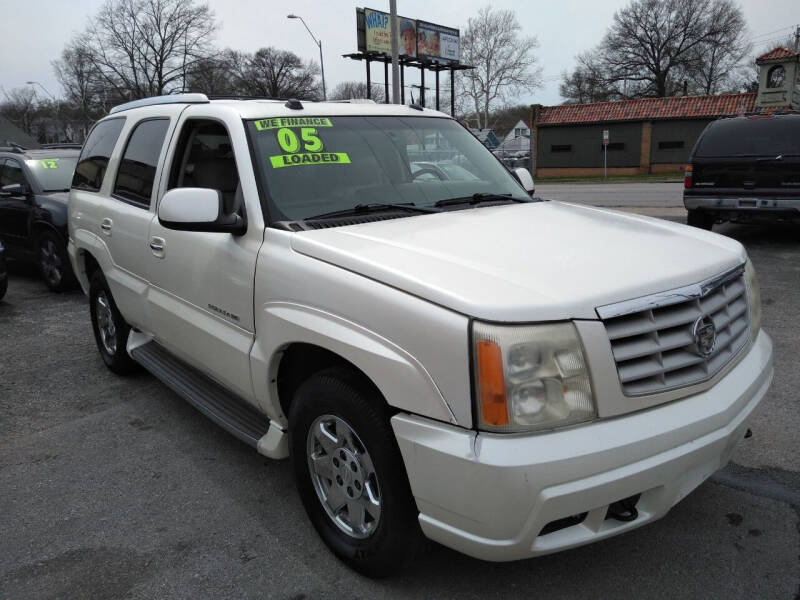 2005 Cadillac Escalade for sale at KINNICK AUTO CREDIT LLC in Kansas City MO