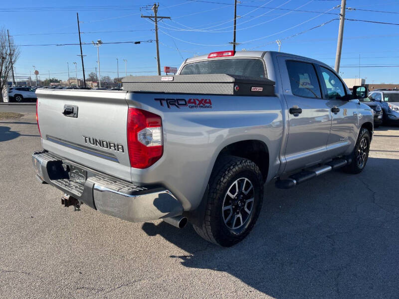 2016 Toyota Tundra SR5 photo 8