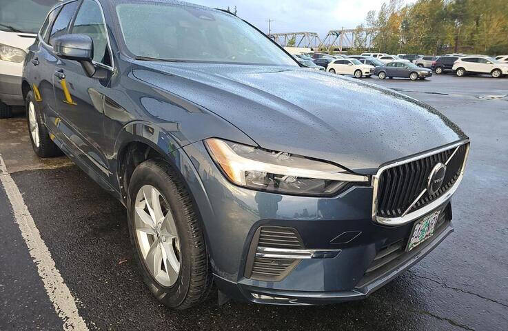 2022 Volvo XC60 B5 Momentum