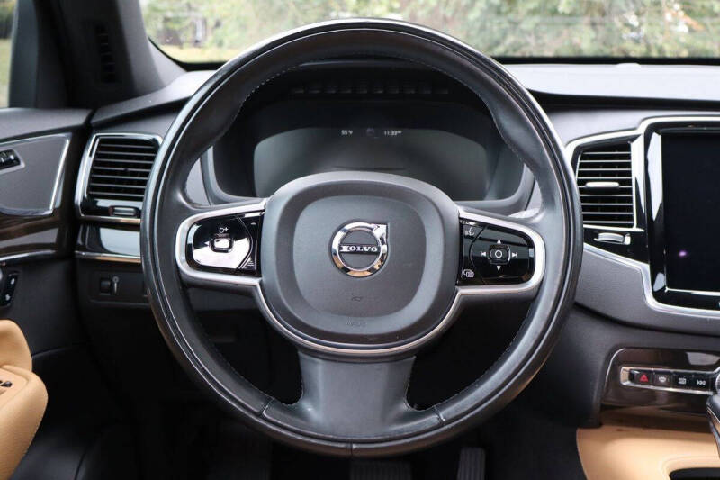 2018 Volvo XC90 T6 Momentum