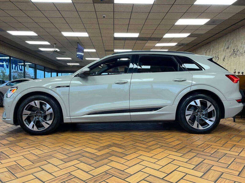 2022 Audi e-tron quattro Premium