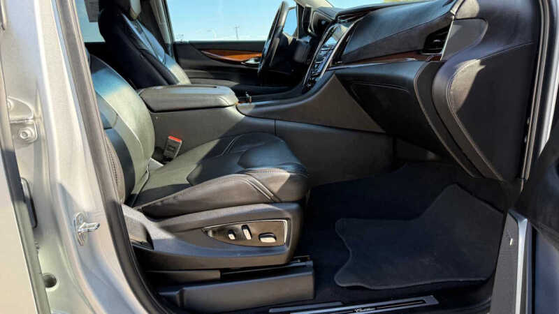 2018 Cadillac Escalade Luxury