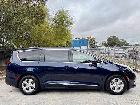 2017 Chrysler Pacifica Touring-L Plus