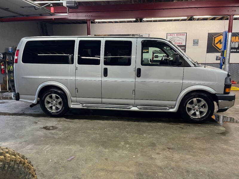 2014 GMC Savana Passenger 1LS's photo