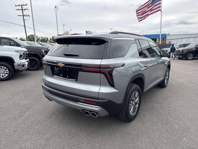 2025 Chevrolet Traverse LT