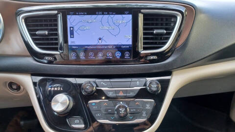 2017 Chrysler Pacifica Touring-L Plus