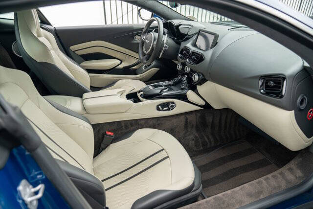 2022 Aston Martin Vantage 25