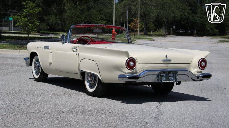 1957 Ford Thunderbird