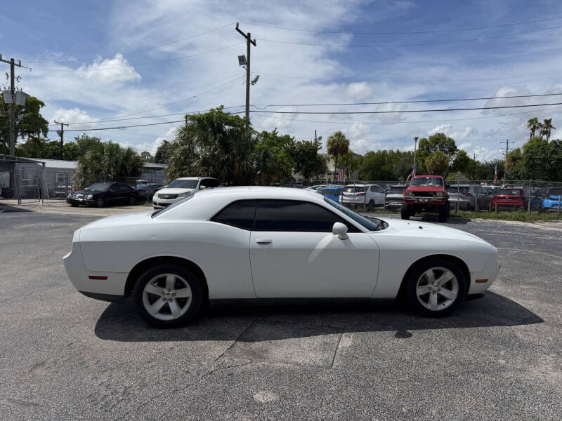 2013 Dodge Challenger SXT Plus