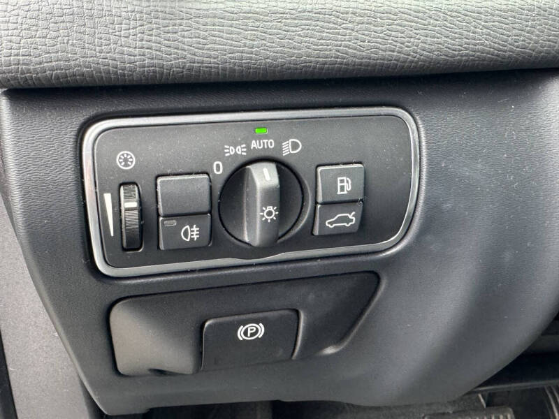 2016 Volvo XC60 T5 Drive-E Premier