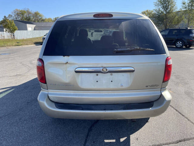 2006 Chrysler Town and Country for sale at Twin Cities Auctions in Elk River, MN