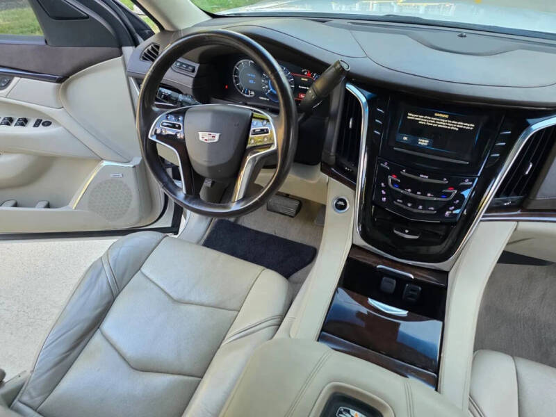 2017 Cadillac Escalade Luxury