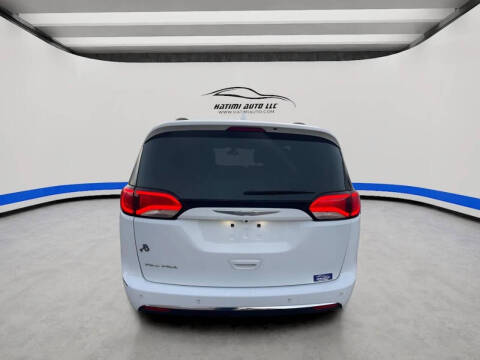 2017 Chrysler Pacifica Touring-L