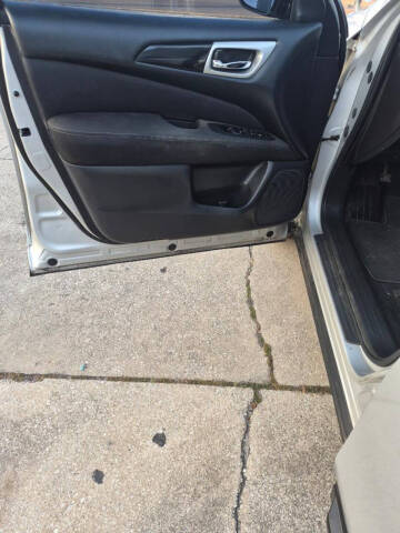 2017 Nissan Pathfinder SV