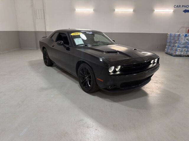 2017 Dodge Challenger SXT Plus