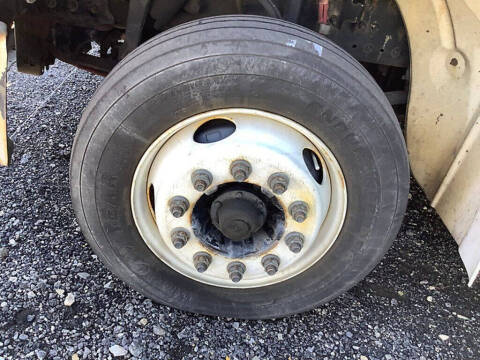 2010 Freightliner M2 106