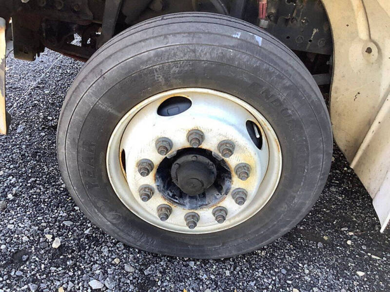 2010 Freightliner M2 106