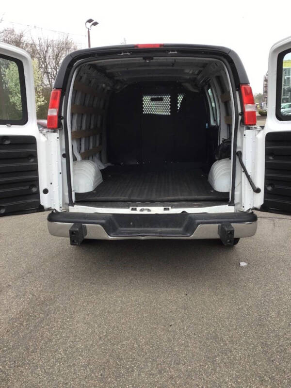 2024 GMC Savana 2500