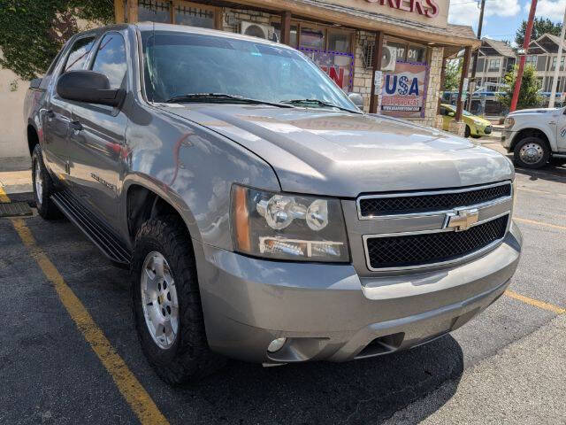 2009 Chevrolet Avalanche 2WD Avalanche LS's photo