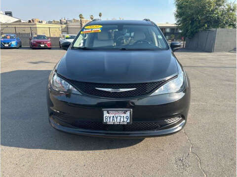 2021 Chrysler Voyager for sale at Armando Auto Sales in Fresno CA