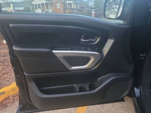 2017 Nissan Titan SV