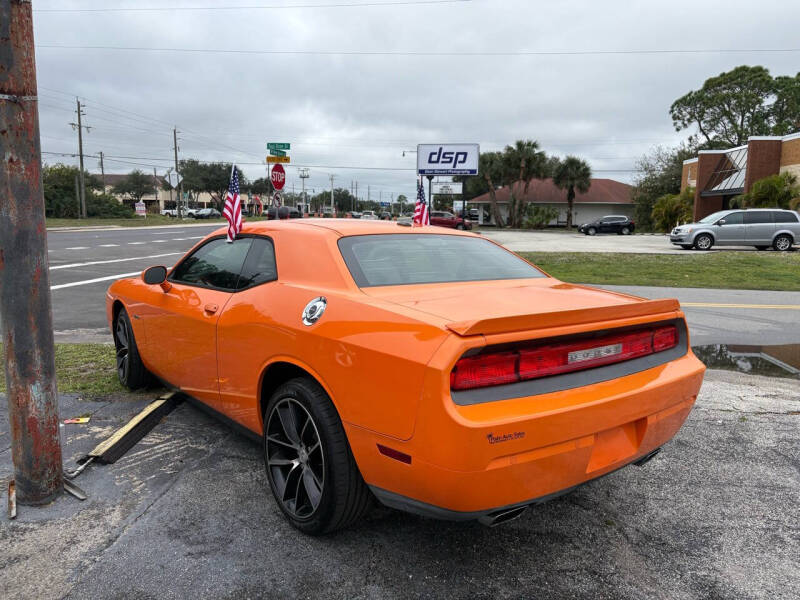 2014 Dodge Challenger SXT photo 4