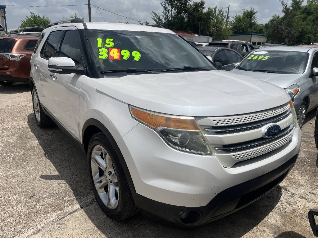 Off white 2015 Ford Explorer Limited Limited 4dr SUV 1