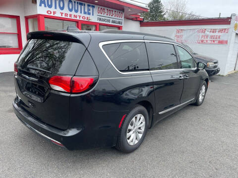 2017 Chrysler Pacifica Touring-L