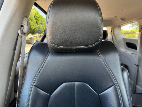 2020 Chrysler Voyager LXi