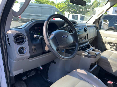 2009 Ford E-Series E-350 SD XLT