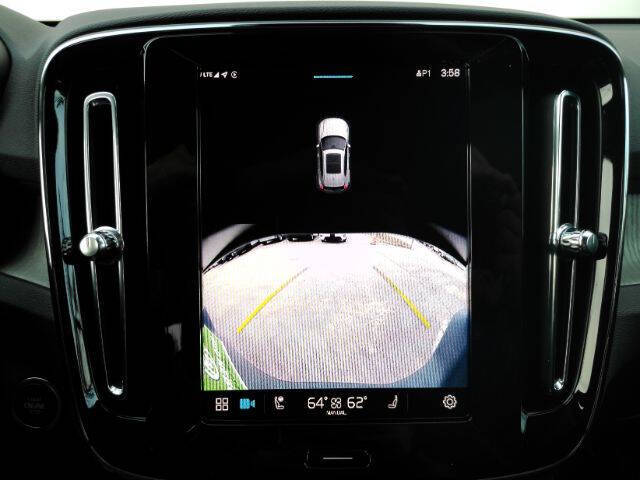 2025 Volvo XC40 B5 Core Bright Theme