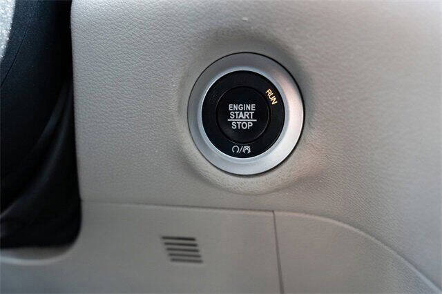 2020 Chrysler Voyager LXi