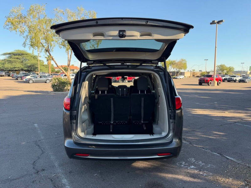 2023 Chrysler Voyager LX