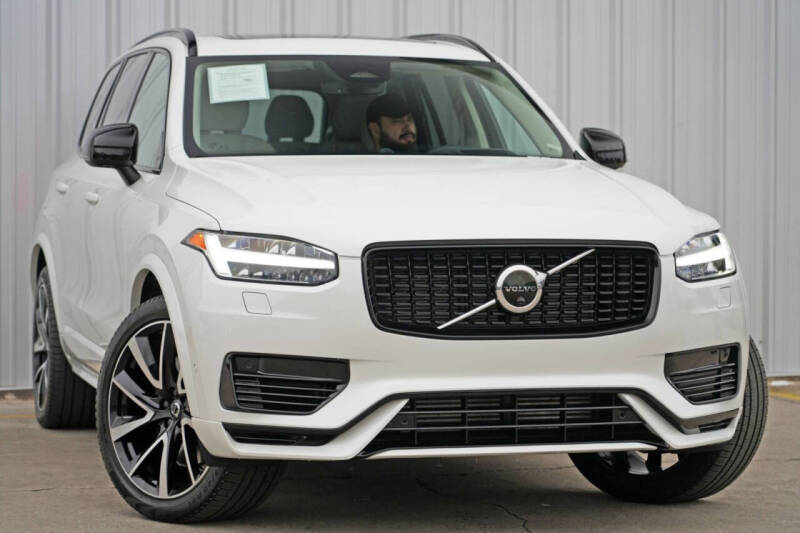 2023 Volvo XC90 Recharge T8 Ultimate Dark Theme