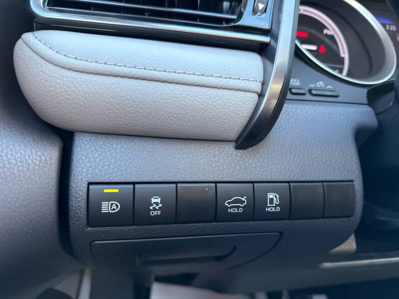 2024 Toyota Camry Hybrid LE