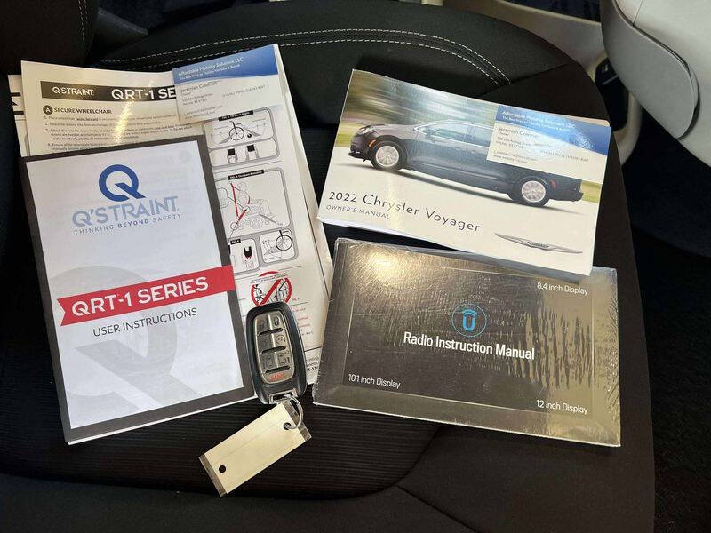 2022 Chrysler Voyager LX