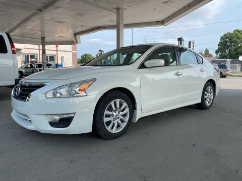 2015 Nissan Altima for sale at JE Auto Sales LLC in Indianapolis IN