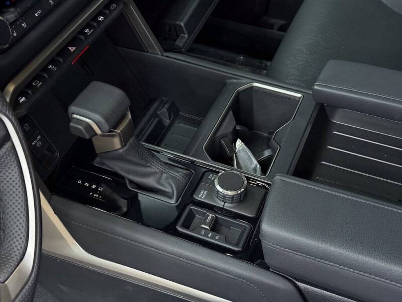 2025 Toyota Tundra Limited HV