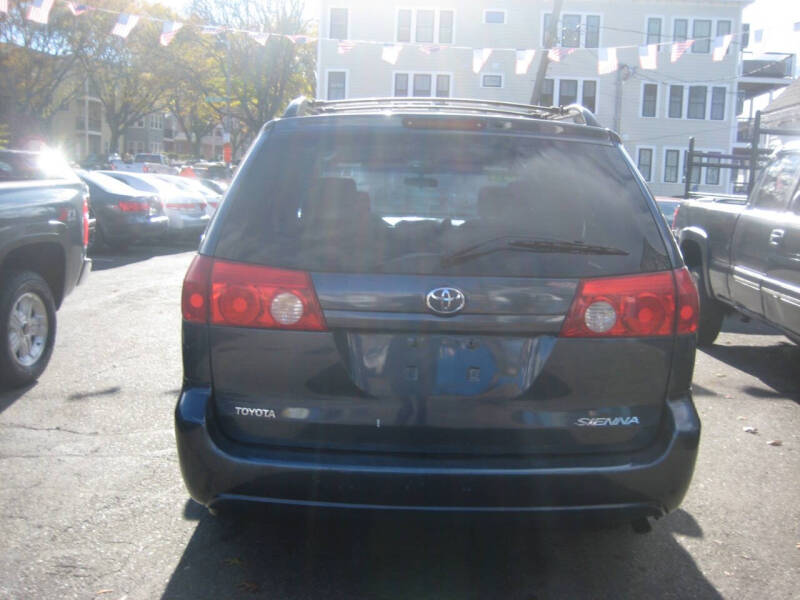 2008 Toyota Sienna LE 7-Passenger