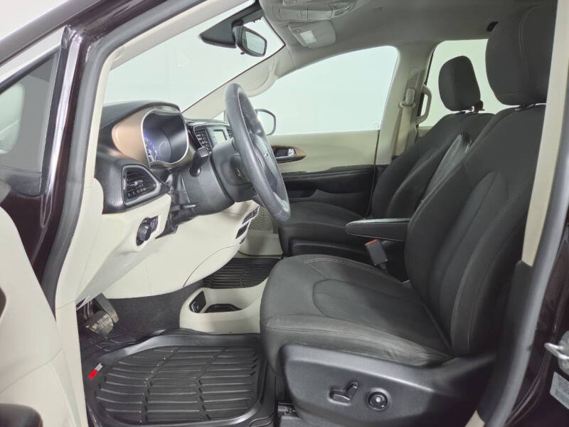 2017 Chrysler Pacifica LX