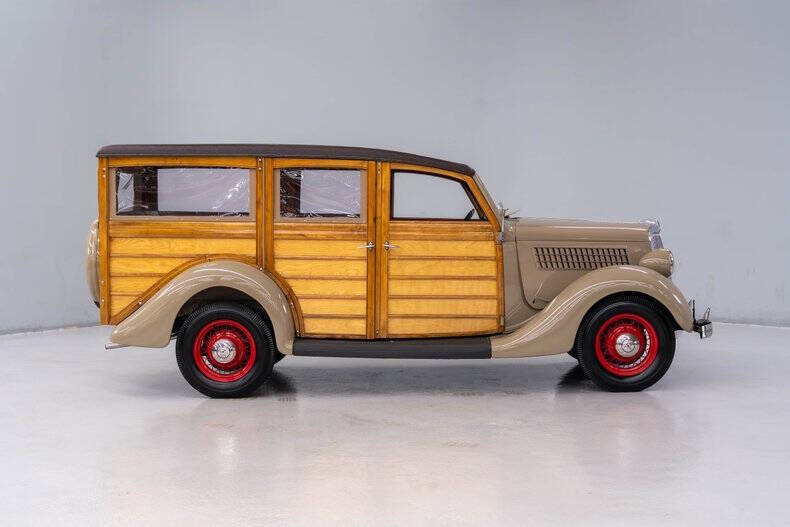 1935 Ford Model 48