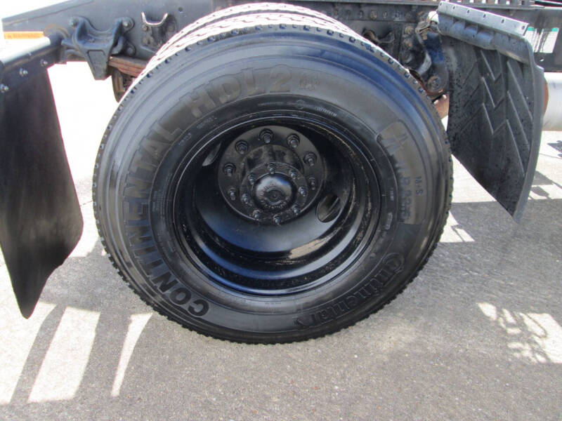 2005 Freightliner Business class M2