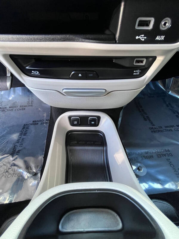 2017 Chrysler Pacifica Touring-L Plus