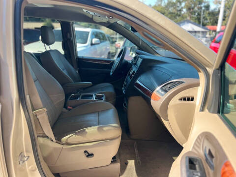 2015 Chrysler Town and Country Touring-L