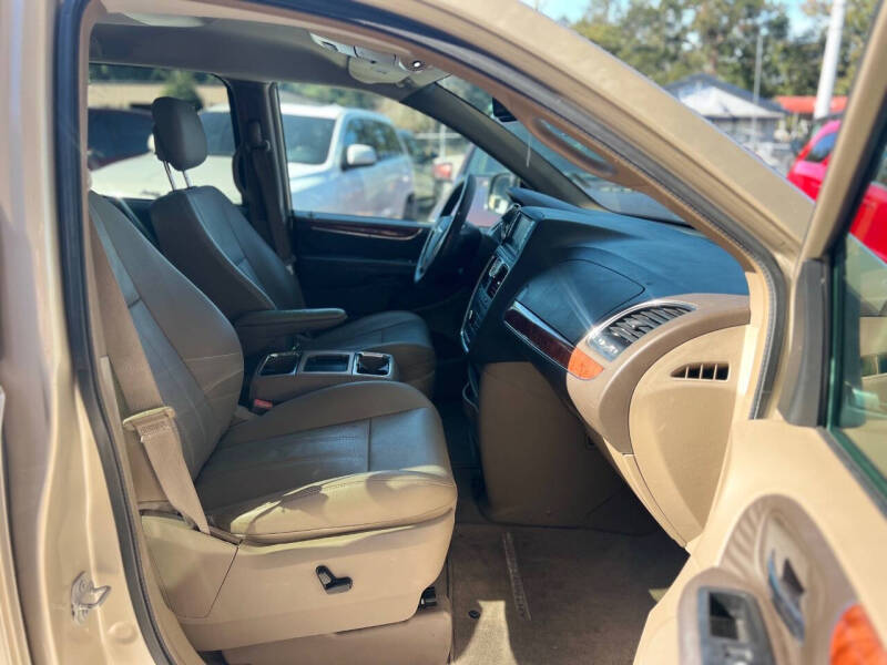 2015 Chrysler Town and Country Touring-L